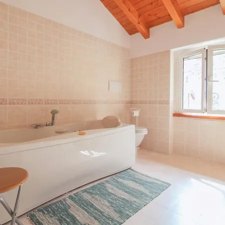 Sunshine Apartment *